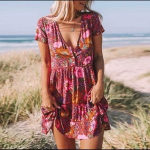 lovely floral mini dress 💐